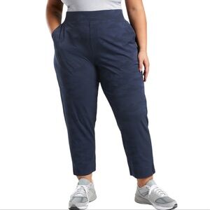 Athleta Brooklyn pant Navy camo Size 20
Generous fit EUC lightweight flexible